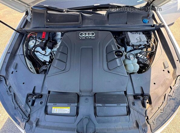 WA1VAAF76JD013370 2018 AUDI Q7 White წინა სალონის ხედი
