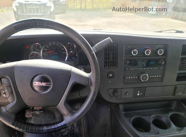 1GTW7AFF9H1122384 2017 GMC SAVANA White Вид задніх сидінь