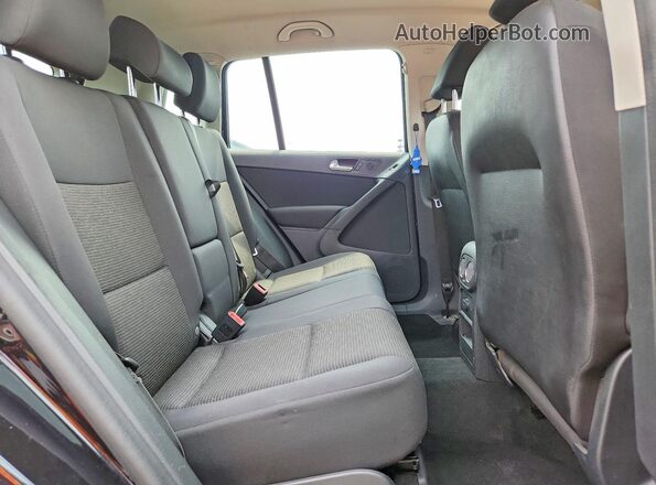 WVGBV7AX0HK049354 2017 VOLKSWAGEN TIGUAN Black Rear interior view