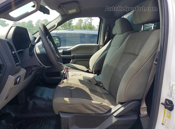 1FTMF1C82HKE07079 2017 FORD F150 Белый Вид панели приборов