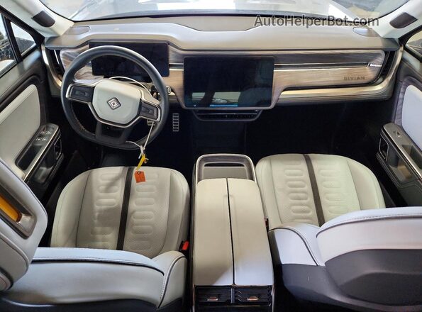 7FCTGAAA2NN011916 2022 RIVIAN R1T Green Առջևի վահանակի տեսք