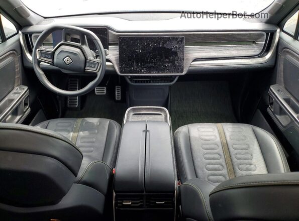 7FCTGAAL9NN004110 2022 RIVIAN R1T Зеленый Вид панели приборов