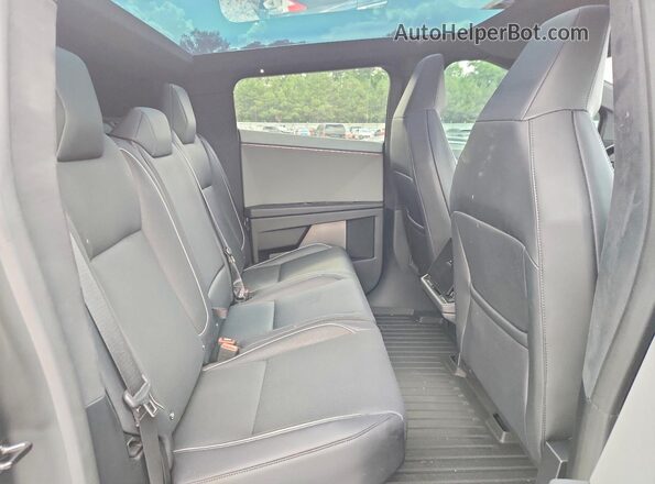 7G2CEHED5RA021539 2024 TESLA CYBERTRUCK White Widok tylnych siedzeń