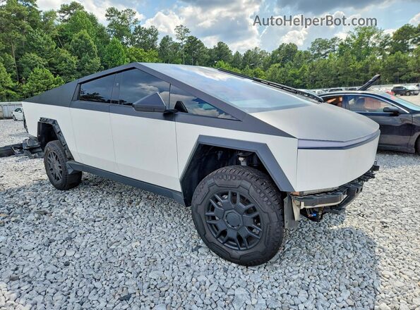7G2CEHED5RA021539 2024 TESLA CYBERTRUCK White Przód prawy
