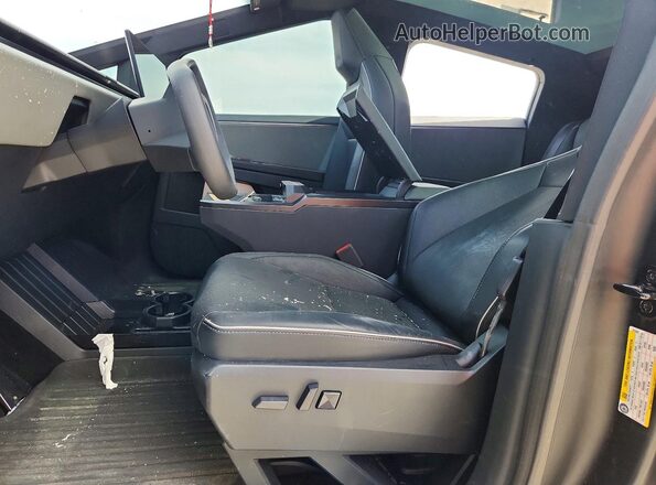 7G2CEHED7SA072420 2025 TESLA CYBERTRUCK Silver წინა სალონის ხედი