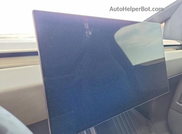 7G2CEHED7SA072420 2025 TESLA CYBERTRUCK Silver ხელსაწყოთა პანელის ხედი