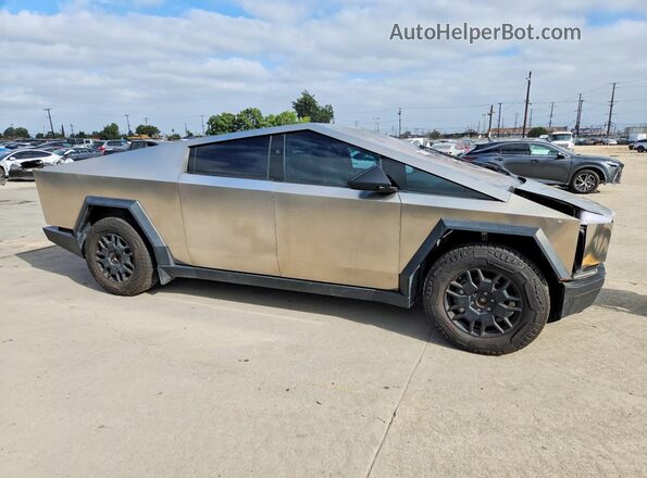 7G2CEHED8RA000054 2024 TESLA CYBERTRUCK Gold Вид спереду