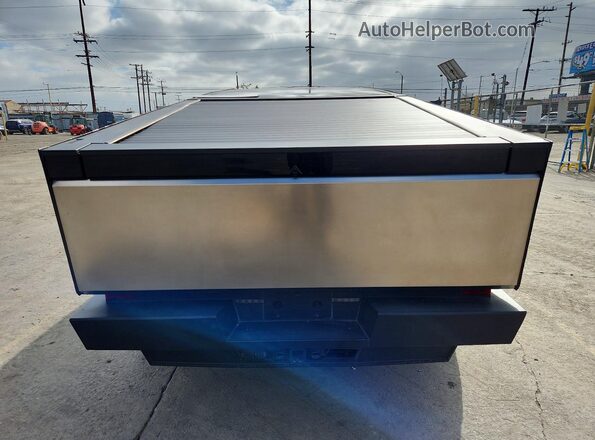 7G2CEHED8RA000054 2024 TESLA CYBERTRUCK Gold Вид салону спереду