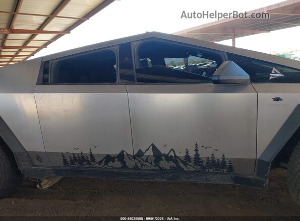 7G2CEHED9RA002671 2024 TESLA CYBERTRUCK Gray Вид щитка приладів