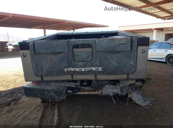 7G2CEHED9RA002671 2024 TESLA CYBERTRUCK Gray 