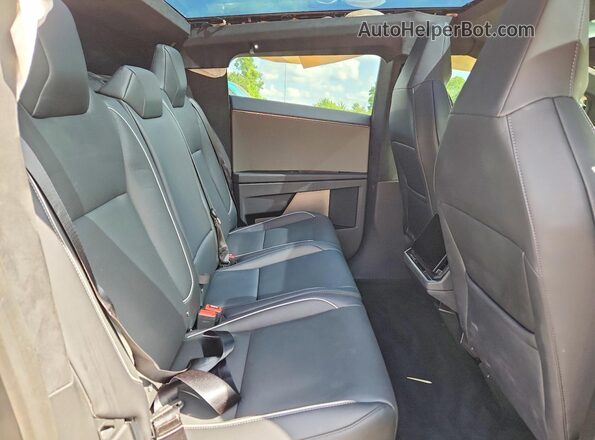 7G2CEHEEXSA062120 2025 TESLA CYBERTRUCK Silver უკანა სავარძლების ხედი