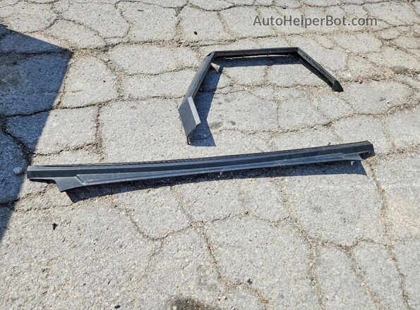 7G2CEHEEXSA062120 2025 TESLA CYBERTRUCK Silver ძრავის განყოფილების ხედი