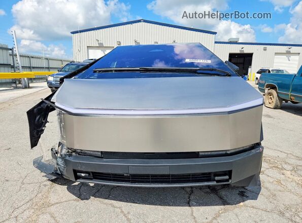 7G2CEHEEXSA062120 2025 TESLA CYBERTRUCK Silver წინა ხედი