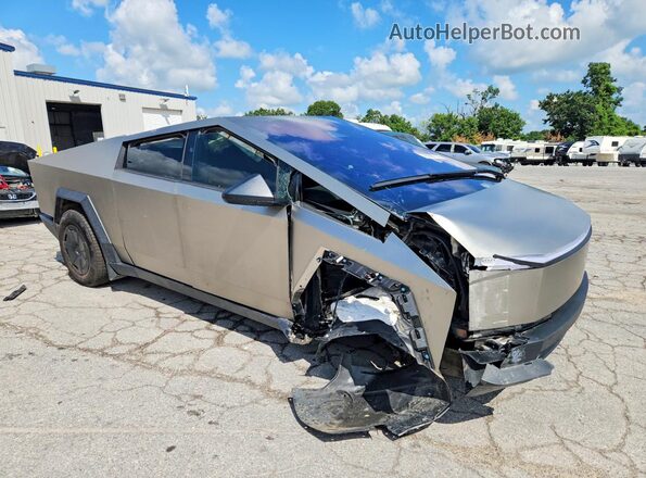 7G2CEHEEXSA062120 2025 TESLA CYBERTRUCK Silver წინა მარჯვენა