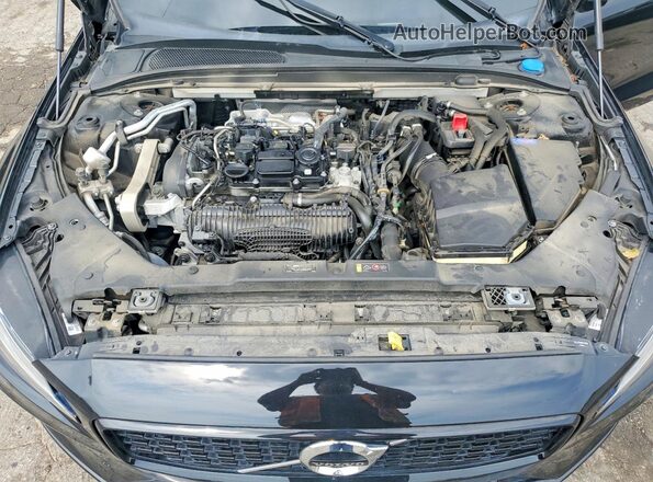 7JRL12TM8NG157960 2022 VOLVO S60 Black Вид задньої частини салону