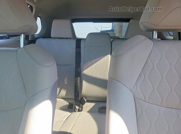 7MUBAABG9PV054058 2023 TOYOTA COROLLA Silver Widok tylnych siedzeń