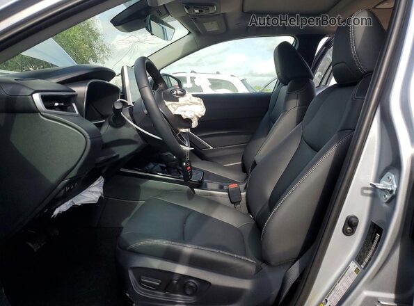 7MUDAAAG7TV197451 2026 TOYOTA COROLLA Silver Front interior view