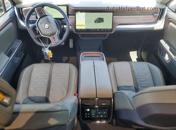 7PDSGABA2PN021972 2023 RIVIAN R1S Green Widok deski rozdzielczej