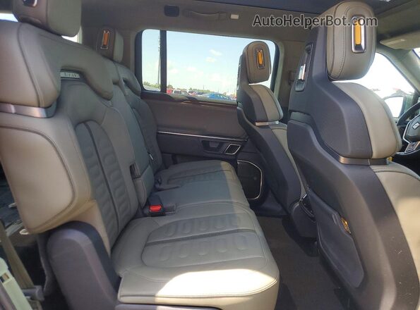 7PDSGABA2PN021972 2023 RIVIAN R1S Green Widok wnętrza z tyłu