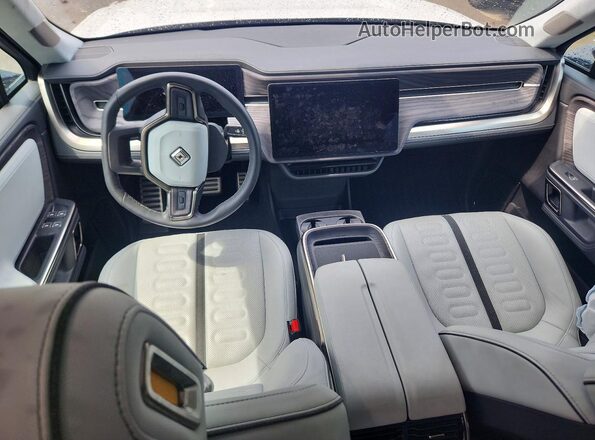 7PDSGABA3PN019549 2023 RIVIAN R1S White Dashboard view