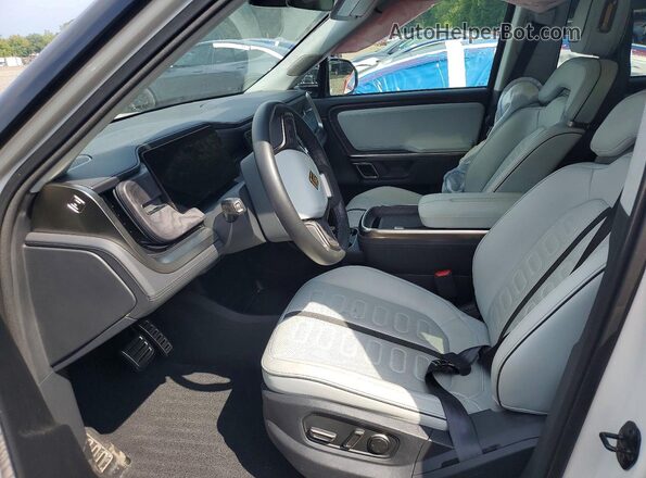 7PDSGABA3PN019549 2023 RIVIAN R1S White Front interior view