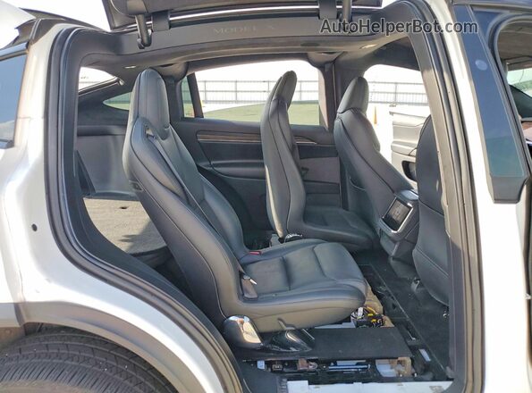 7SAXCBE50NF329007 2022 TESLA MODEL White უკანა სავარძლების ხედი