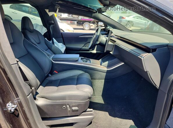 7SAXCBE54SF466172 2025 TESLA MODEL Gray Vista interior delantera
