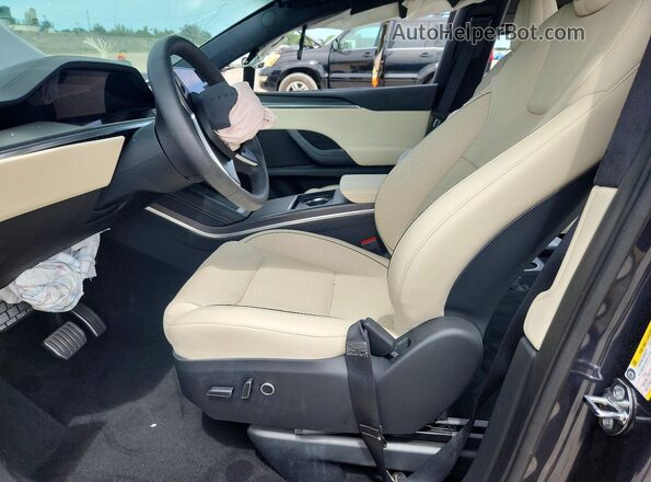 7SAXCBE67RF458537 2024 TESLA MODEL Blue Front interior view