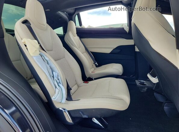 7SAXCBE67RF458537 2024 TESLA MODEL Blue Rear interior view