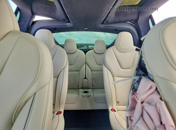 7SAXCBE67RF458537 2024 TESLA MODEL Blue Rear seats view