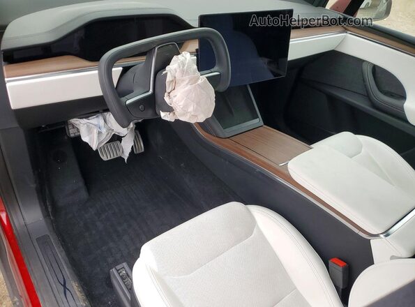 7SAXCDE50RF461024 2024 TESLA MODEL Красный Вид панели приборов