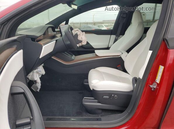 7SAXCDE50RF461024 2024 TESLA MODEL Красный Вид салона спереди