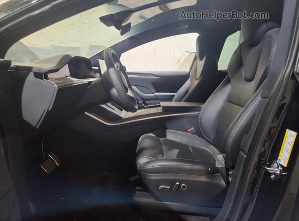 7SAXCDE59RF442083 2024 TESLA MODEL Черный Вид салона спереди