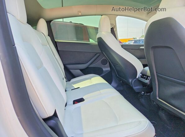 7SAYGAEE0RF098764 2024 TESLA MODEL White Rear seats view