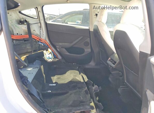 7SAYGAEE2NF570361 2022 TESLA MODEL White Widok tylnych siedzeń