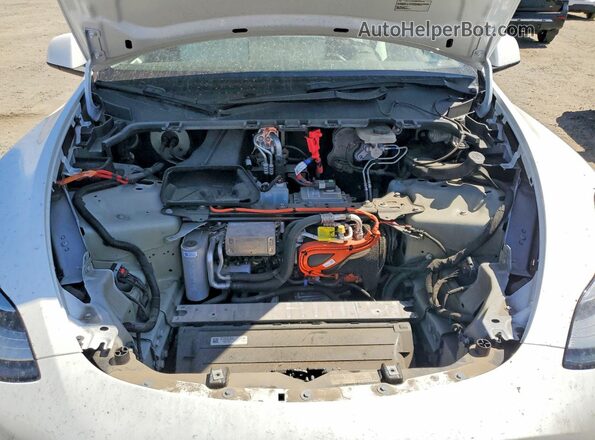7SAYGAEE2NF570361 2022 TESLA MODEL White Widok wnętrza z tyłu