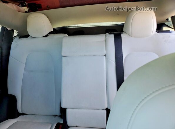 7SAYGAEE3NF546408 2022 TESLA MODEL Красный Вид задних сидений