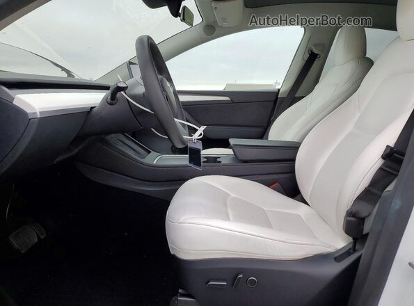 7SAYGAEE3PF900639 2023 TESLA MODEL Белый Вид салона спереди