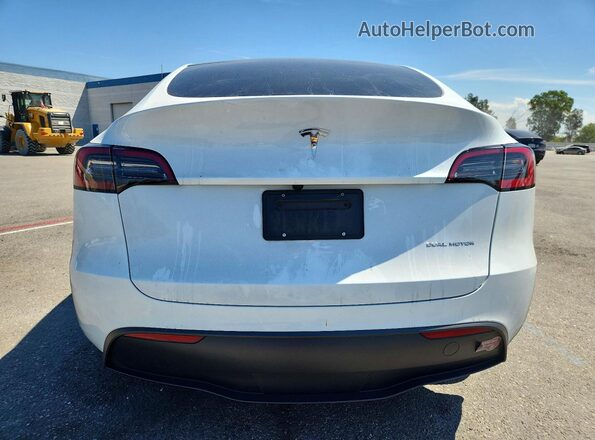 7SAYGAEE4RF059580 2024 TESLA MODEL White Widok z tyłu