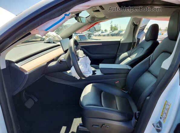 7SAYGAEE4RF059580 2024 TESLA MODEL White Widok wnętrza z przodu