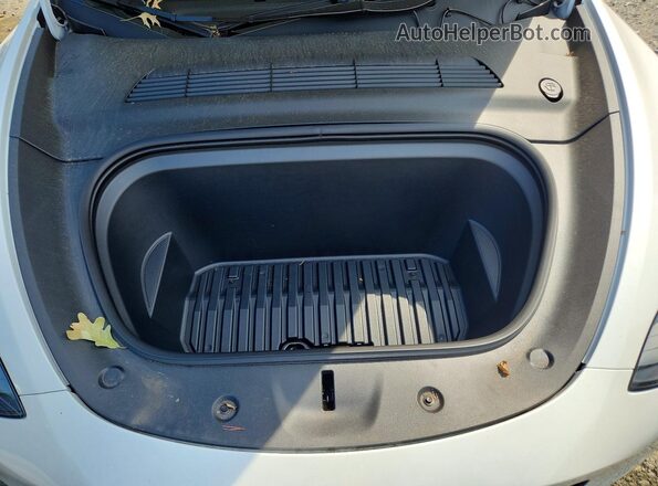 7SAYGAEE4RF131149 2024 TESLA MODEL White Vista interior trasera