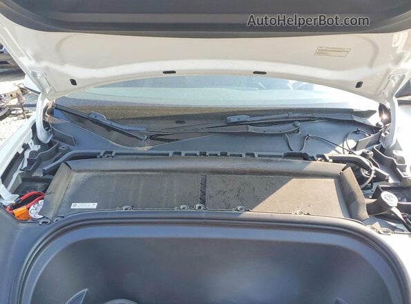 7SAYGAEE5PF624075 2023 TESLA MODEL White Vista del compartimento del motor