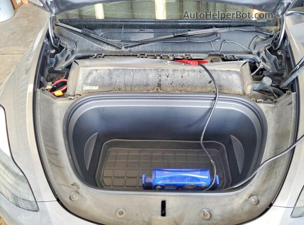 7SAYGAEE5SF287464 2025 TESLA MODEL Gray Vista del compartimento del motor
