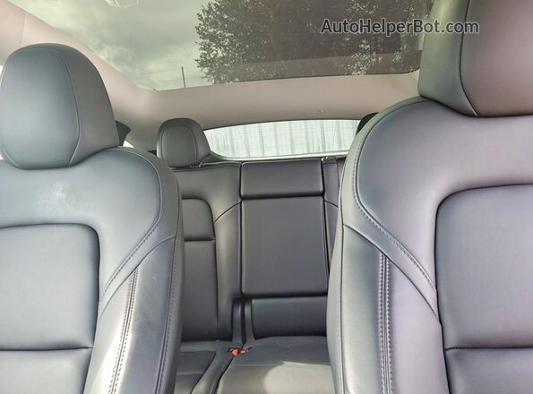 7SAYGAEEXRF982226 2024 TESLA MODEL Blue Rear seats view