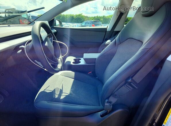 7SAYGDED1TA603062 2026 TESLA MODEL Серый Вид салона спереди