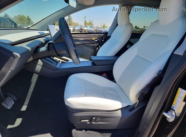 7SAYGDED1TF394828 2026 TESLA MODEL Черный Вид салона спереди