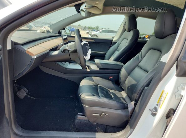 7SAYGDED2SA351935 2025 TESLA MODEL Белый Вид салона спереди