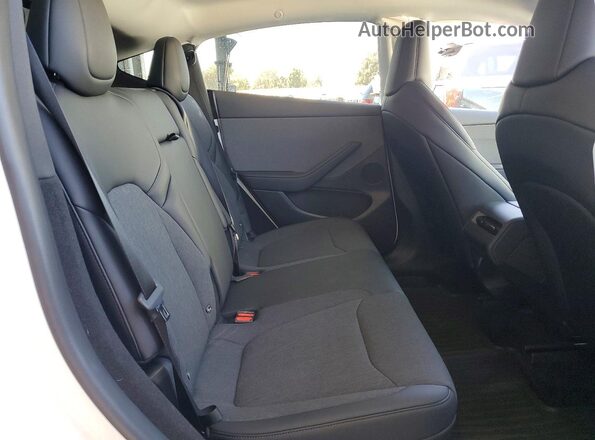 7SAYGDED2TA607492 2026 TESLA MODEL White Vista de los asientos traseros