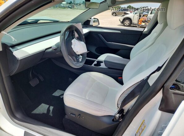 7SAYGDED3RF195255 2024 TESLA MODEL Белый Вид салона спереди