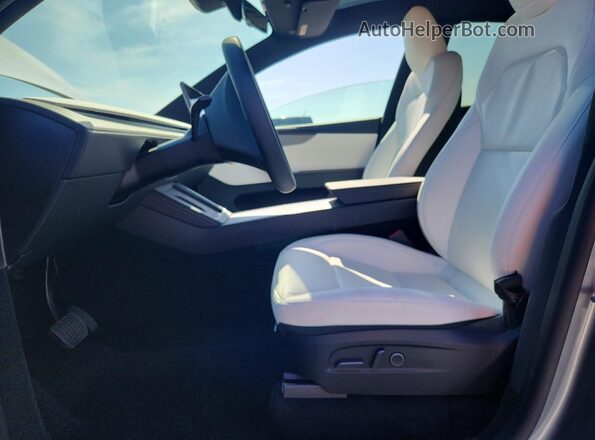 7SAYGDED3TA717130 2026 TESLA MODEL Gray Widok wnętrza z przodu